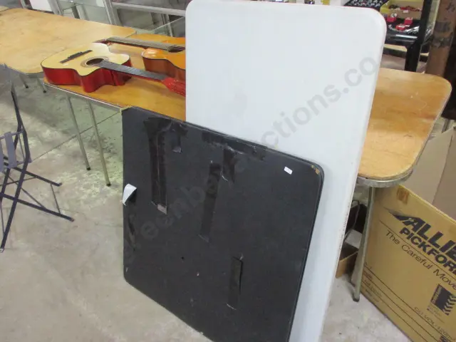 2 Folding Tables Image 1++