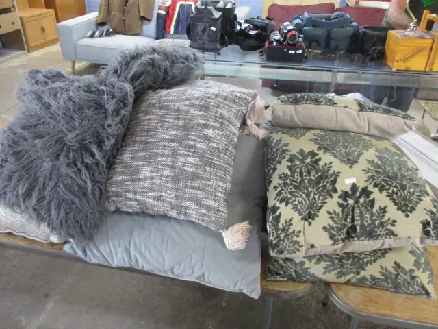 Cushions Image 1++