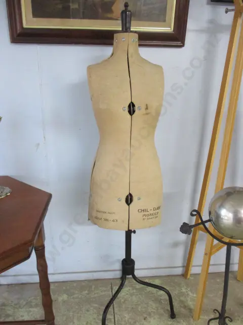 Vintage Chil Daw Mannequin Image 1++
