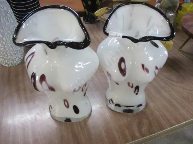 2 Art Glass Vases Image 1++