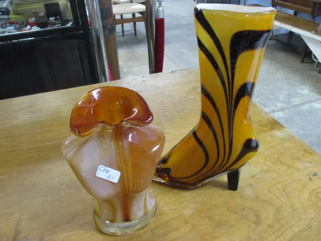 2 Art Glass Vases Image 1++
