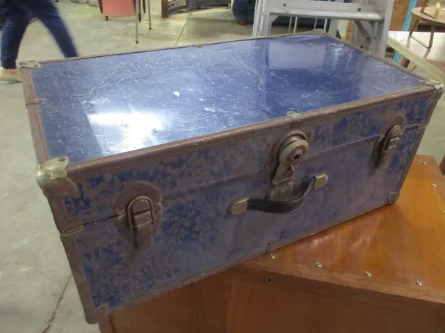 Metal Trunk Image 1++