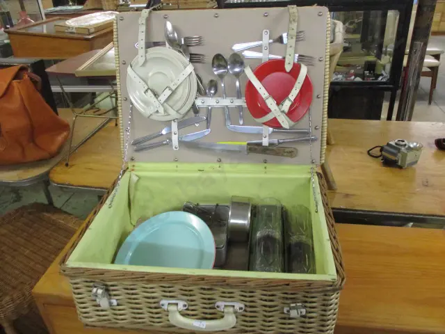 Picnic Basket Image 1++