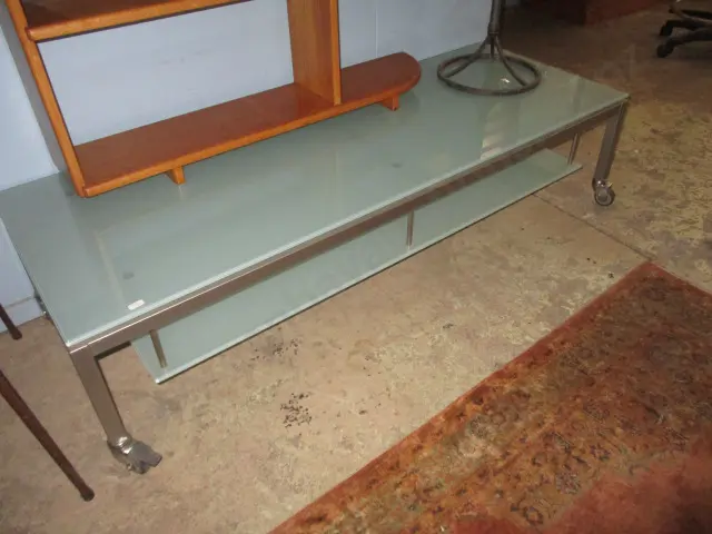 Coffee Table (on Castors) Image 1++