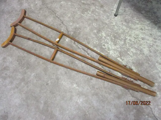 Crutches Image 1++