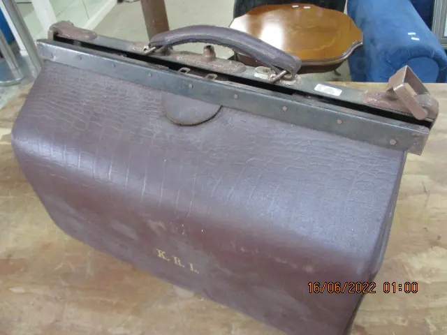 Gladstone Bag Image 1++