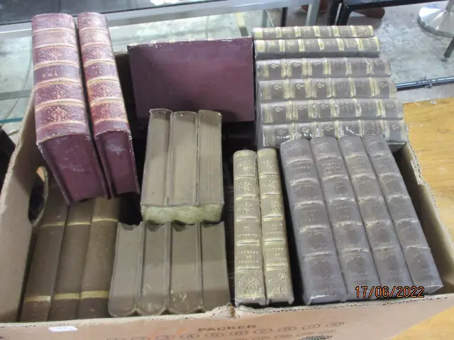 Books (display only) Image 1++