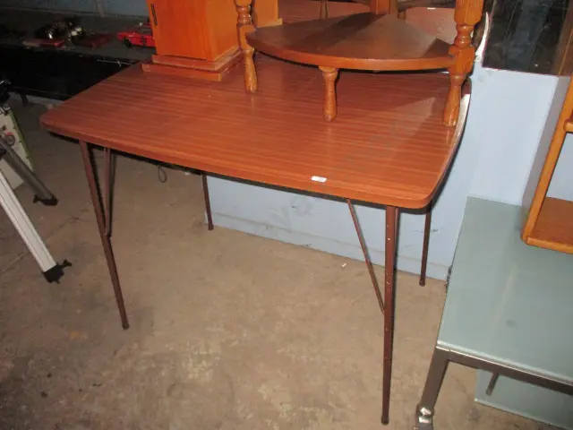 Retro Table Image 1++