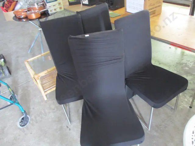 4 Chairs Image 1++