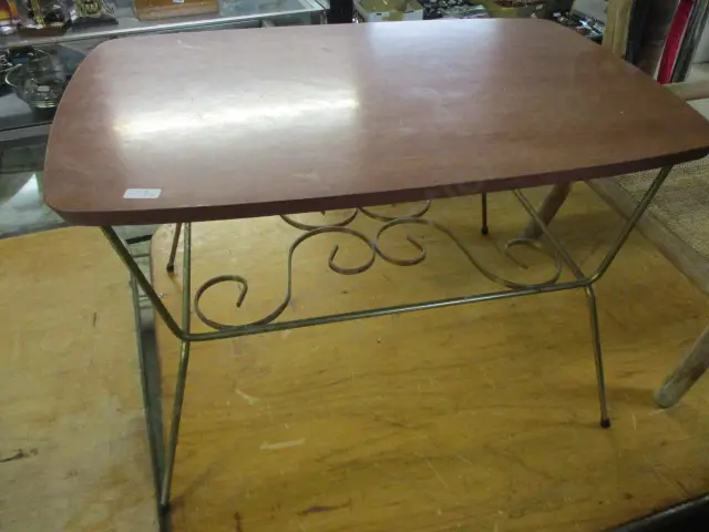 Retro Side Table Image 1++