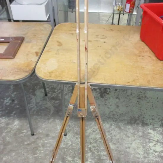 Easel
