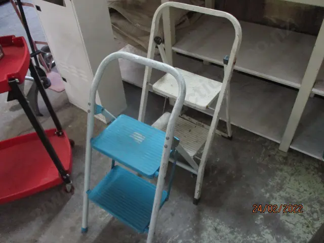 2 Small Ladders Image 1++