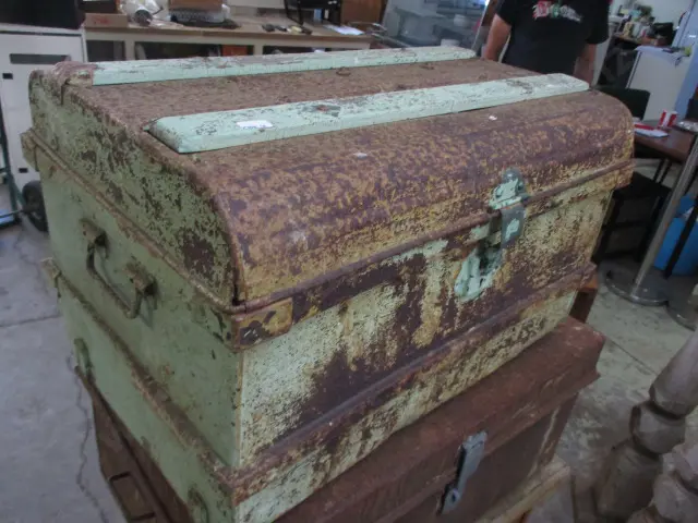 Metal Trunk Image 1++