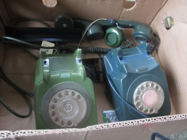 2 Retro Phones Image 1++