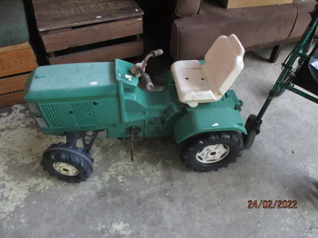 Pedal Tractor Image 1++