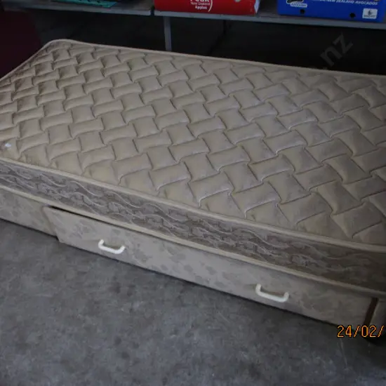 Single Divan