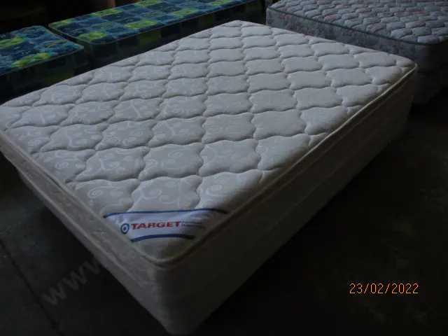 Queen Bed Image 1++