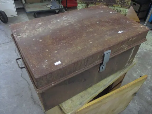 Metal Trunk Image 1++