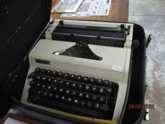 Typewriter Image 1++