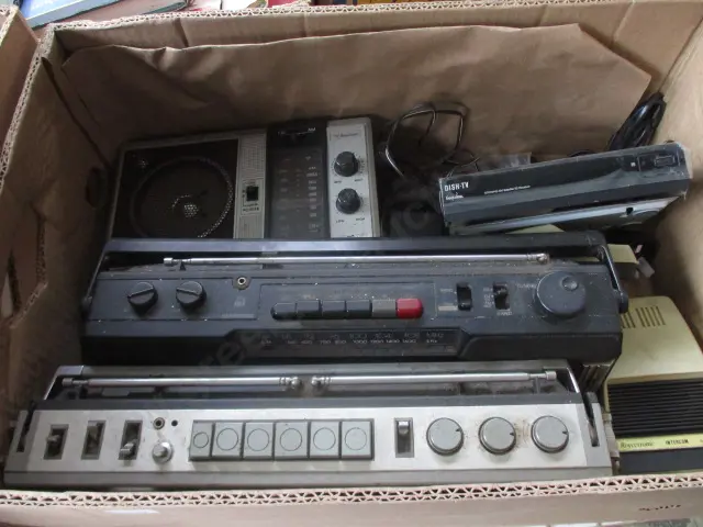 Asst Radios Image 1++