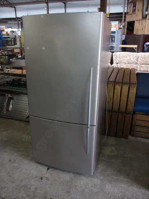 Large Fridge Freezer Image 1++