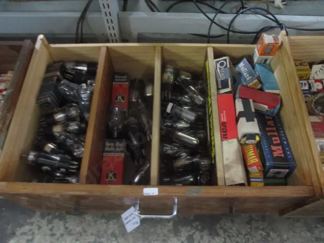 Radio Valves Image 1++