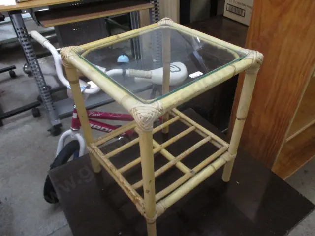 Side Table Image 1++