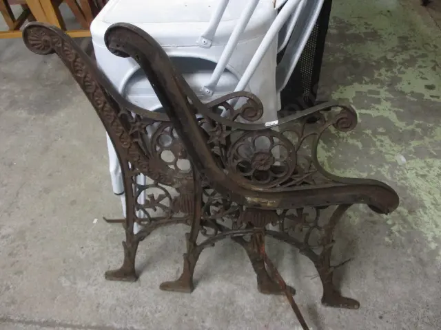 Pr Bench Ends Image 1++