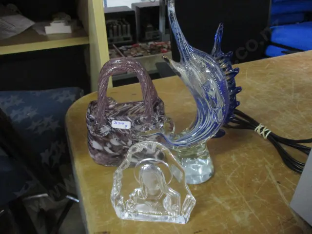 3 Pieces Art Glass Image 1++