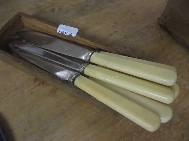 Vintage Knives Image 1++