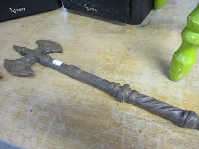 Decorative Axe Image 1++
