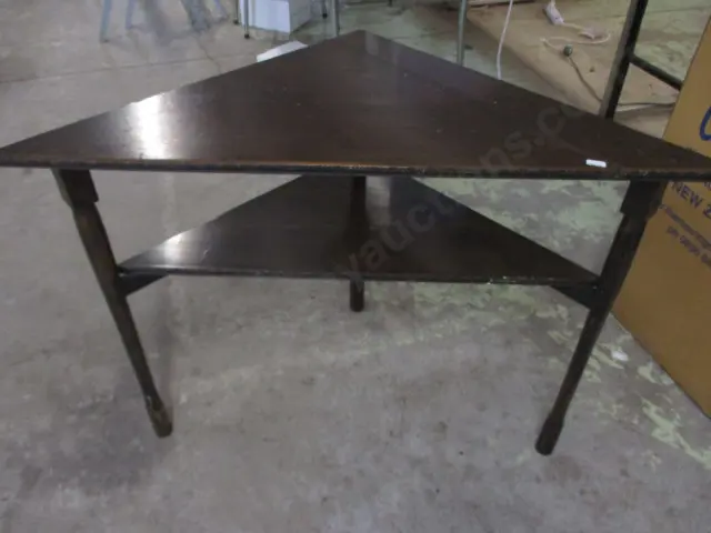 Corner Table Image 1++