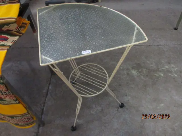 Retro Side Table Image 1++