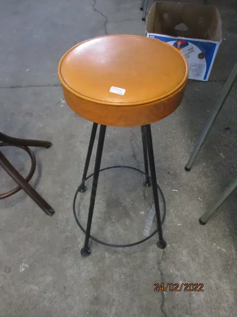 Retro Stool Image 1++