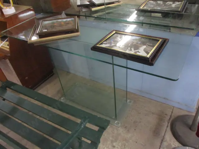 Glass Consol Table Image 1++