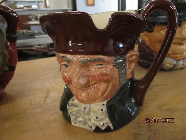  Doulton Toby  Image 1++
