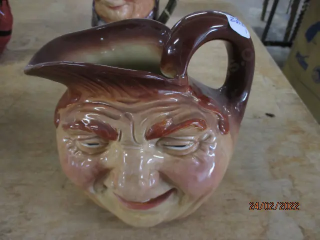  Doulton Toby  Image 1++