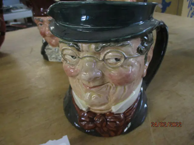  Doulton Toby  Image 1++