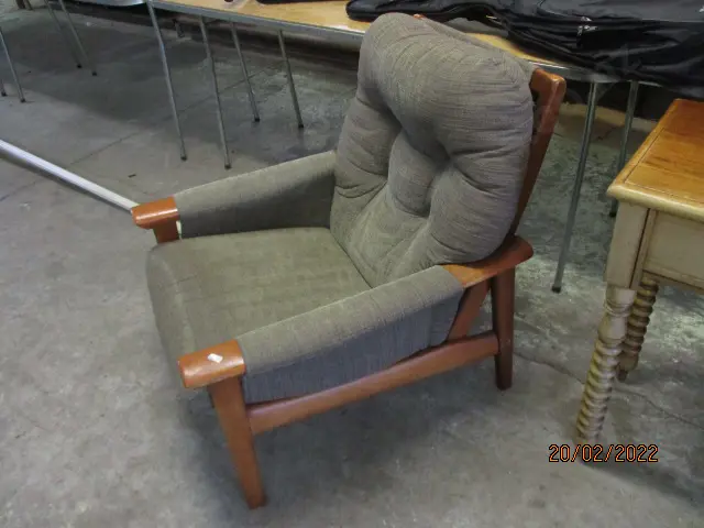 Mid Century Chair Image 1++