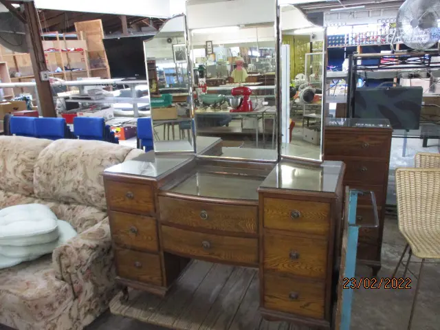 Oak Dresser Image 1++