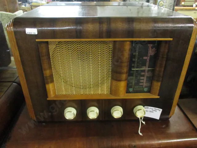 101 Courtney Radio Image 1++