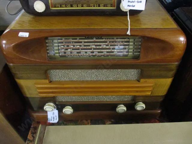 160 Philco Radio Image 1++