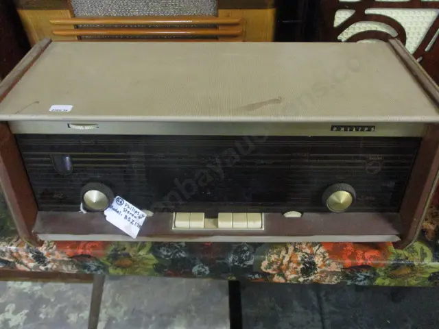 46 Phillips Radio Image 1++