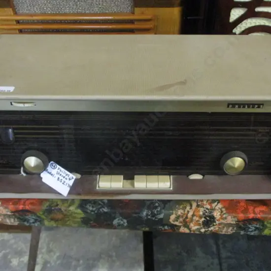 46 Phillips Radio