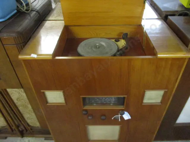96 Courtney Radiogram Image 1++