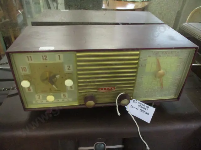51 Admiral Radio Image 1++