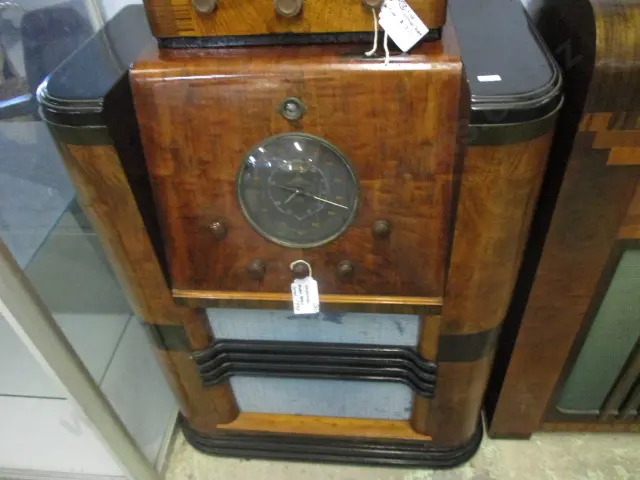 181 Skyscraper Radio Image 1++