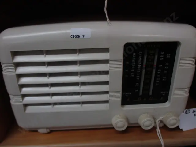 57 Bell Colt Radio Image 1++