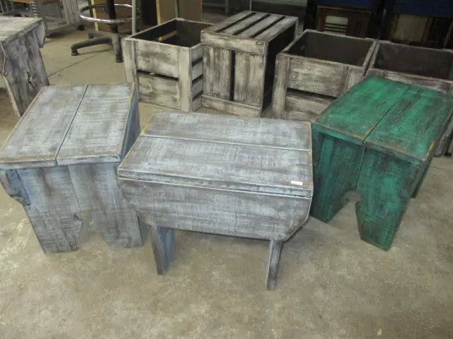 3 Stools Image 1++