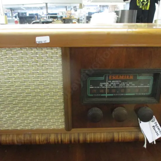 33 Premier Radio